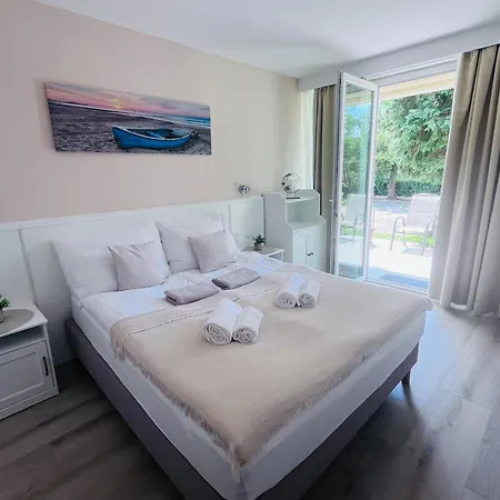 Szarszo Apartment