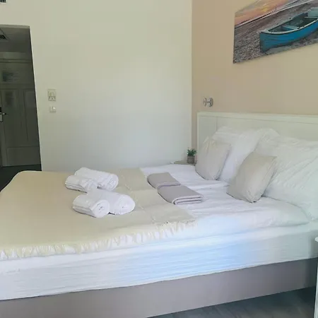 Szarszo Apartment *